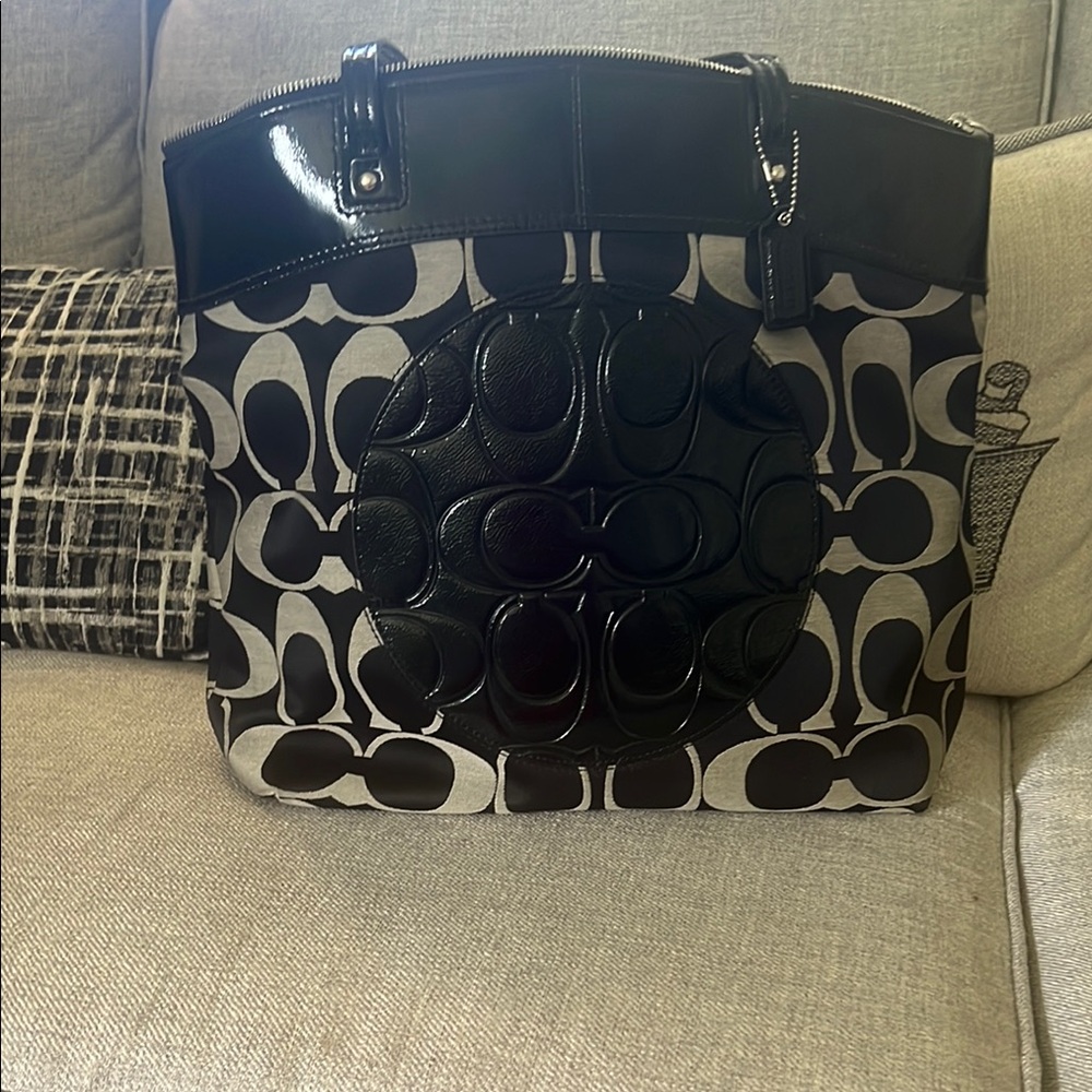 Like New !!Coach Laura Signature Tote